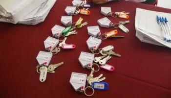 Empresarios rechazan intento de regularizar 'ocupaciones ilegales' de viviendas Infonavit