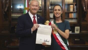 'Falso' que EU haya ofrecido a México alivios arancelarios a cambio de investigar políticos: Johnson