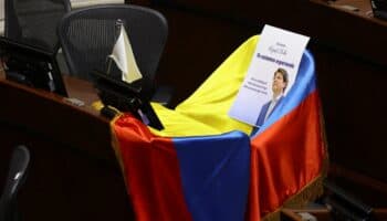 Fiscalía de Colombia investiga si participaron elementos de seguridad en el ataque a Uribe