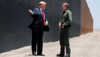 Senado de EU avala a nominado por Trump para dirigir Oficina de Aduanas y Protección Fronteriza