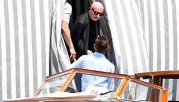 Entre protestas, inicia boda de Jeff Bezos y Lauren Sánchez en Venecia