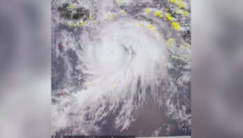 'Erick' se intensifica y ya es huracán categoría 3; está frente a Oaxaca y Guerrero