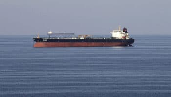 El Parlamento iraní aprueba el cierre del estrecho de Ormuz