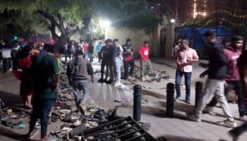 Investigan estampida fatal durante celebración de la liga de críquet en India | Video