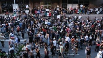 Mundial de Clubes: Ir o no ir al estadio, dilema de la comunidad latina en EU ante violentas redadas  | Video