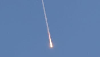 Israel denuncia ataque de Irán tras la entrada en vigor del alto al fuego; ordena represalias