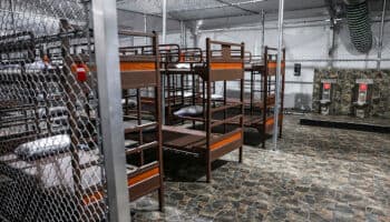 Hay más de 30 mexicanos encerrados en Alligator Alcatraz: Cónsul mexicano de Miami