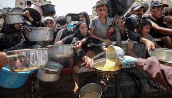 Israel anuncia la distribución de ayuda mientras Hamás cifra en casi 150 los muertos por desnutrición