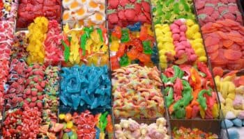 ¿Darías 16 cucharadas de azúcar a tu hijo? Darle este dulce es como si lo hicieras