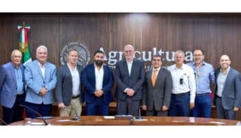 Gobierno federal y productores de jitomate acuerdan plan ante arancel de 17% de EU