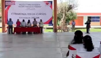 Estudiante denuncia acoso durante su graduación en preparatoria de Chiapas