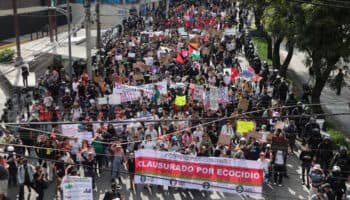 Marcha contra la gentrificación avanza entre masiva presencia policial