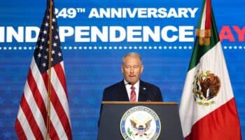 Entre los 26 trasladados de México a EU, hay 'personas clave' del CJNG y del Cártel de Sinaloa: Embajada