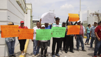 Chiapas | Trabajadores jubilados de Pemex bloquean terminal y provocan desabasto de gasolina