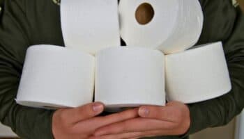 Se queda sin papel: cae hombre por intento de robo de medio millón de pesos en papel higiénico