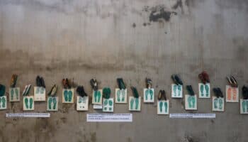 Con ‘huellas’ de zapatos, un colectivo visibiliza las desapariciones en México