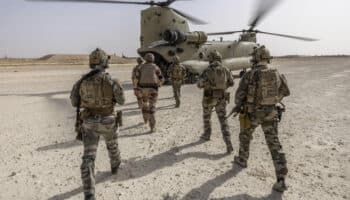 Estados Unidos inicia la retirada de su base principal en Irak: Europa Press