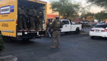 Redadas regresan a Los Ángeles; agentes se esconden en camión de mudanzas