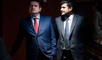 Aparecen juicios de amparo a nombre de hijos de AMLO