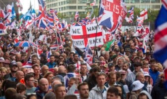 Más de 100 mil personas participan en marcha de extrema derecha en Londres contra la inmigración