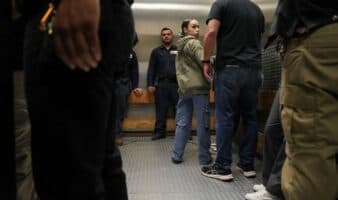 Trump busca hacer más difícil el examen para obtener la ciudadanía estadounidense