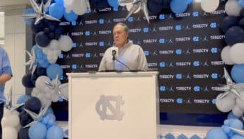 Apadrinan Jordan y estrellas de la NFL el debut de Belichick con North Carolina Tar Heels  | Video