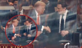 Donald Trump y Elon Musk se reencuentran y se dan la mano en el funeral de Charlie Kirk