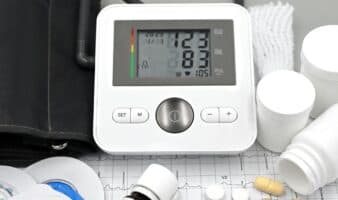 Cuatro de cada diez mexicanos, en riesgo de un infarto cerebral debido al colesterol alto