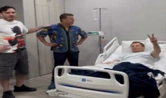 Extirpan piedra en vía urinaria a Julio César Chávez | Video