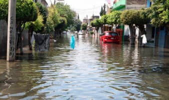 Gobierno Edomex mantiene clases en línea y refuerza apoyos tras lluvias en Nezahualcóyotl