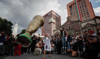 Mexicanos dan "el grito" contra la gentrificación en la capital del país