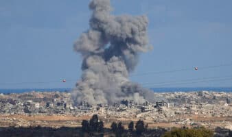 Israel bombardea por tierra, mar y aire el norte y sur de Gaza pese al alto el fuego
