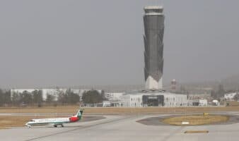 EE.UU. cancela 13 rutas de aerolíneas mexicanas y vuelos combinados desde el AIFA