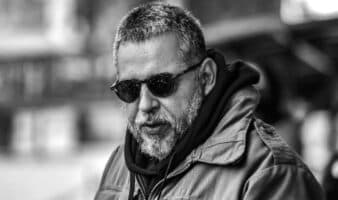 “Apegarte al canon te resta creatividad y te acartona”: Mario Mendoza