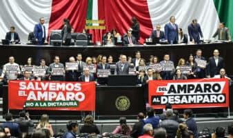 Aristegui en Vivo: ¿Ley de Amparo con retroactividad disfrazada?; avanza impuesto a electrolitos; EE.UU. revoca visas a 50 políticos mexicanos (15/10/2025)