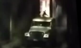 Con drones, explosivos y fusiles atacan presidencia municipal de Zinapécuaro, Michoacán