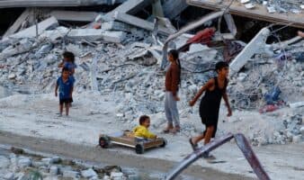 Save the Children alerta de la muerte de niños en guerra "a una escala nunca vista" por armas explosivas