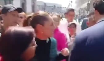 Sheinbaum es acosada por un hombre cerca de Palacio Nacional