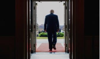 Trump recibirá el miércoles la ley que obliga publicar los archivos de Epstein