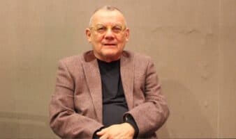 “La literatura sirve como forma de autoconocimiento, pero no de curación”: Horacio Castellanos Moya