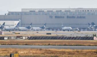 Piloto 'secuestra' avión con pasajeros en AICM; esta es la razón