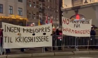 Videos | Protestan contra el Nobel de la Paz para Machado