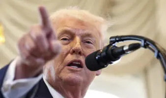 Trump amenaza a Canadá con un arancel del 100% si firma un acuerdo comercial con China