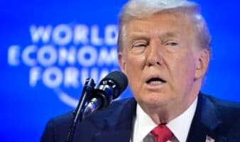 Trump en Davos: Entre la compra de Groenlandia, tensiones con Canadá y el nuevo orden en Venezuela