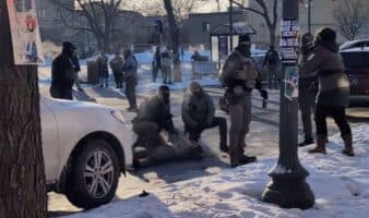 Minnesota moviliza a Guardia Nacional tras muerte de hombre a manos de un agente federal