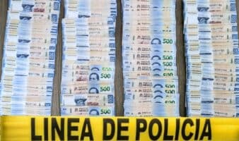 Robo de 200 mil en efectivo termina con detención tras persecución y choque