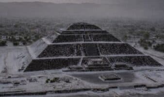 Video | Granizada en Teotihuacán deja afectaciones y pirámides cubiertas de blanco