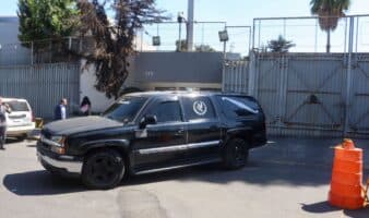 Carroza fúnebre que ingresó al Centro Pericial Forense de la FGR no se llevó el cuerpo de 'El Mencho'