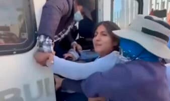 Pobladores irrumpen en el Congreso de Oaxaca y se llevan a alcaldesa; policía la rescata horas después