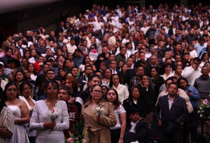 Boda colectiva en Auditorio Nacional reúne a 2,378 parejas